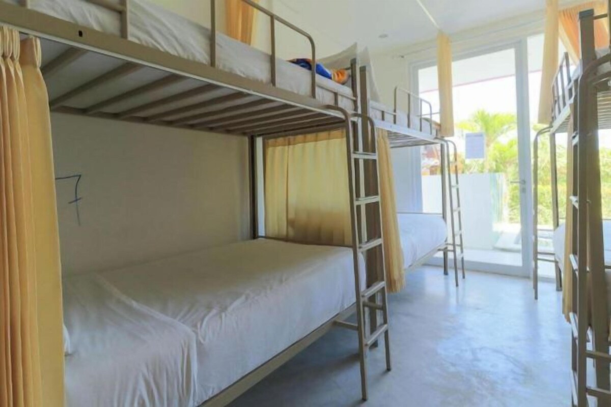 WiFi (free), bed sheets