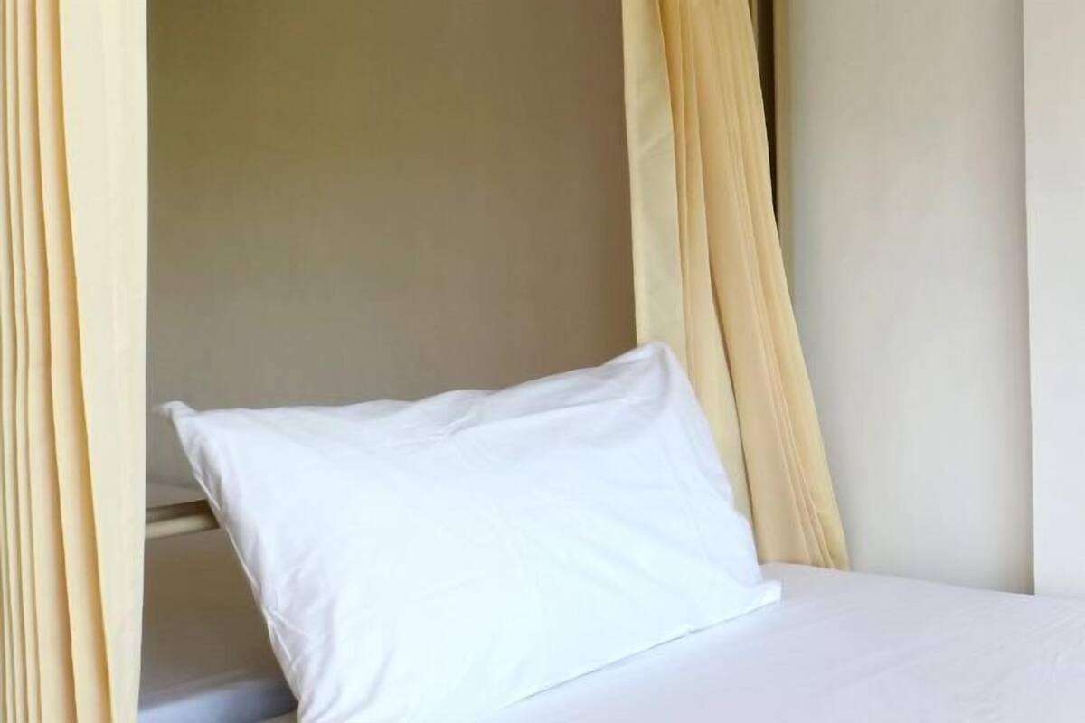 Free WiFi, bed sheets