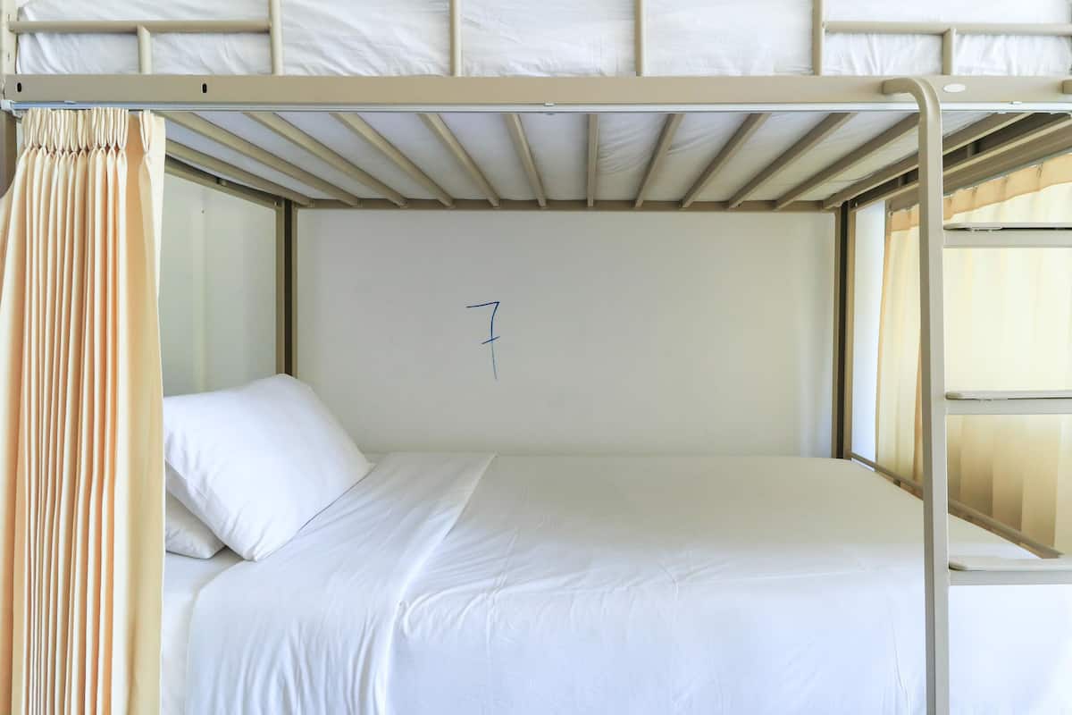 Free WiFi, bed sheets