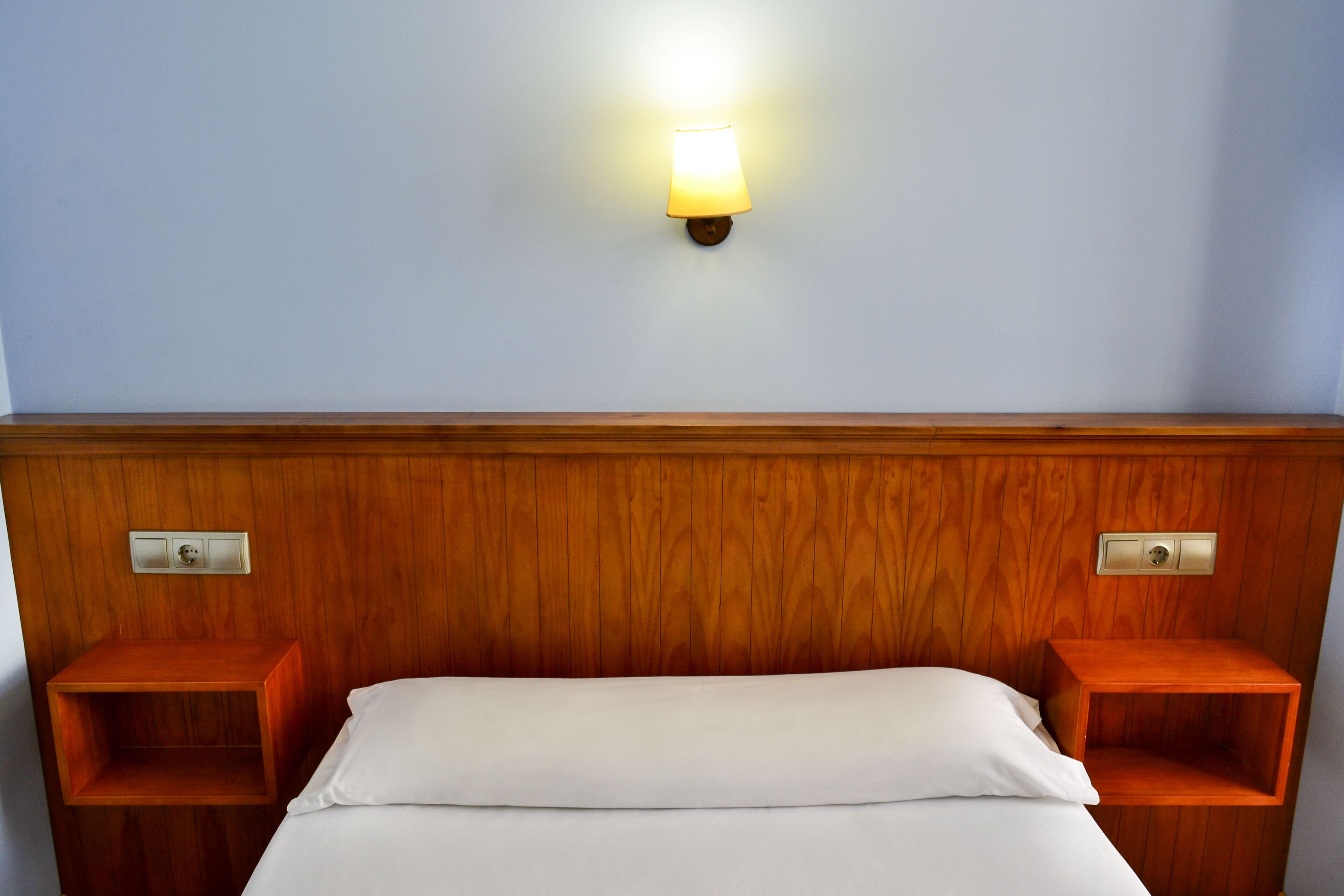Bureau, Wi-Fi gratuit, draps fournis