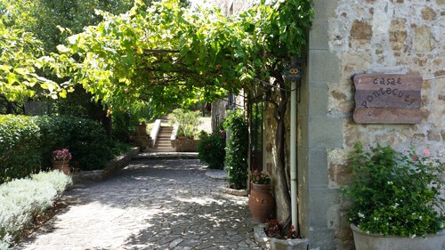 Tyypillinen maalaistalo tarjoaa joulua ja uutta vuotta