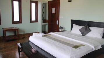 Meja, katil bayi/kot (surcaj), katil lipat simpan/tambahan