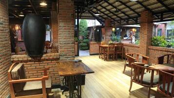 ์์นจ ์์ฌ, ์ ์ฌ ์์ฌ, ์ ๋
์์ฌ ์ ๊ณต, ํ์ง ๋ฐ ์ธ๊ณ ์๋ฆฌ