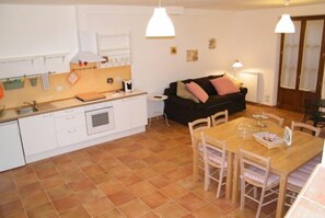 Duplex, 2 Bedrooms (Ginestra) | Private kitchen | Fridge, oven, stovetop, espresso maker - Agriturismo Villalta (Perugia)