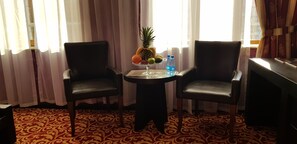 Peti besi dalam bilik, kalis bunyi, seterika/papan seterika 