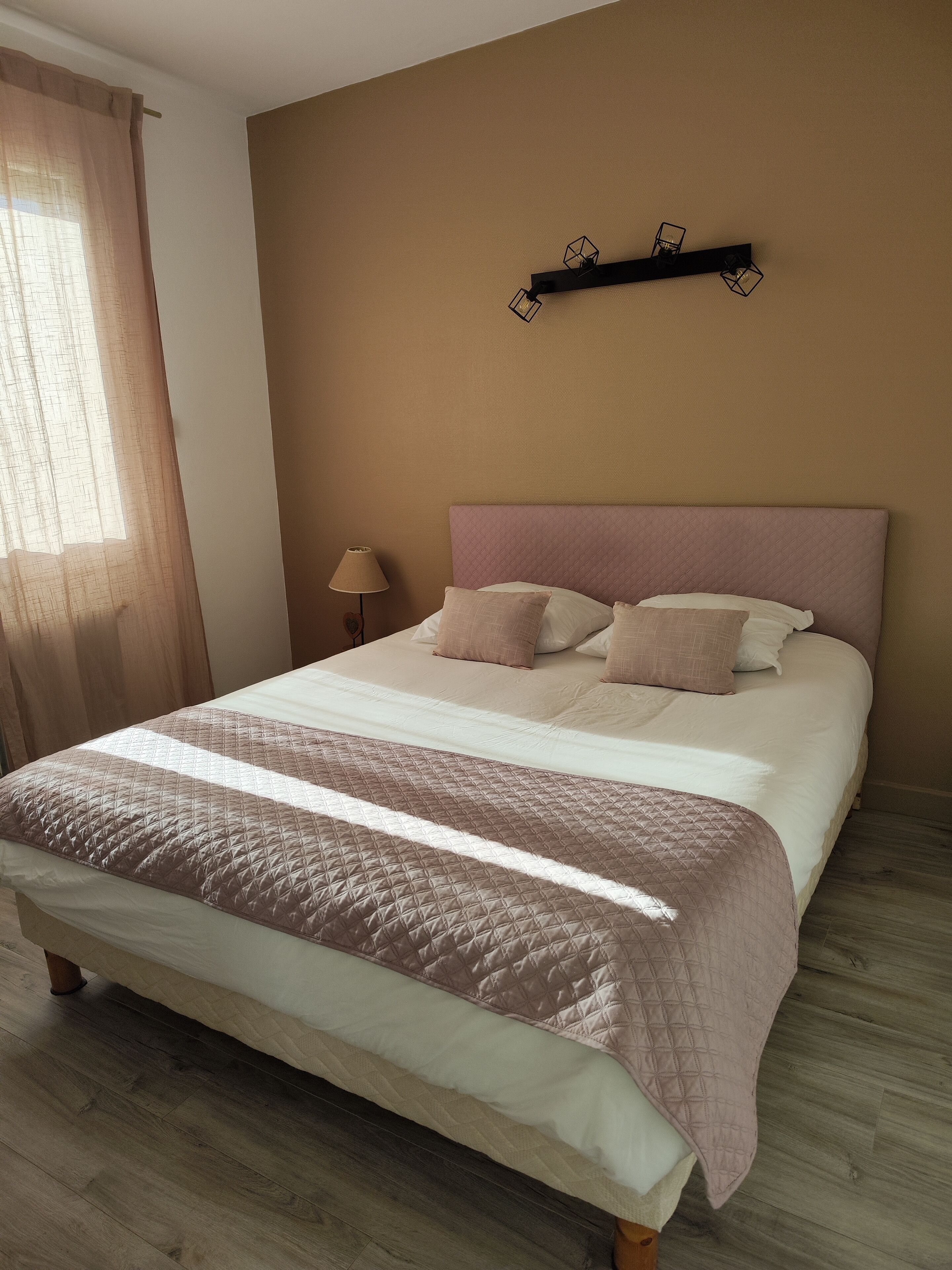 double room | 1 bedroom, iron/ironing board, free cots/infant beds, free wifi