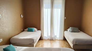 Triple Room | Iron/ironing board, free cots/infant beds, free WiFi, bed sheets