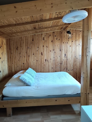 Quarto casal | Ferros/tábuas de passar roupa, Wi-Fi de cortesia, roupa de cama