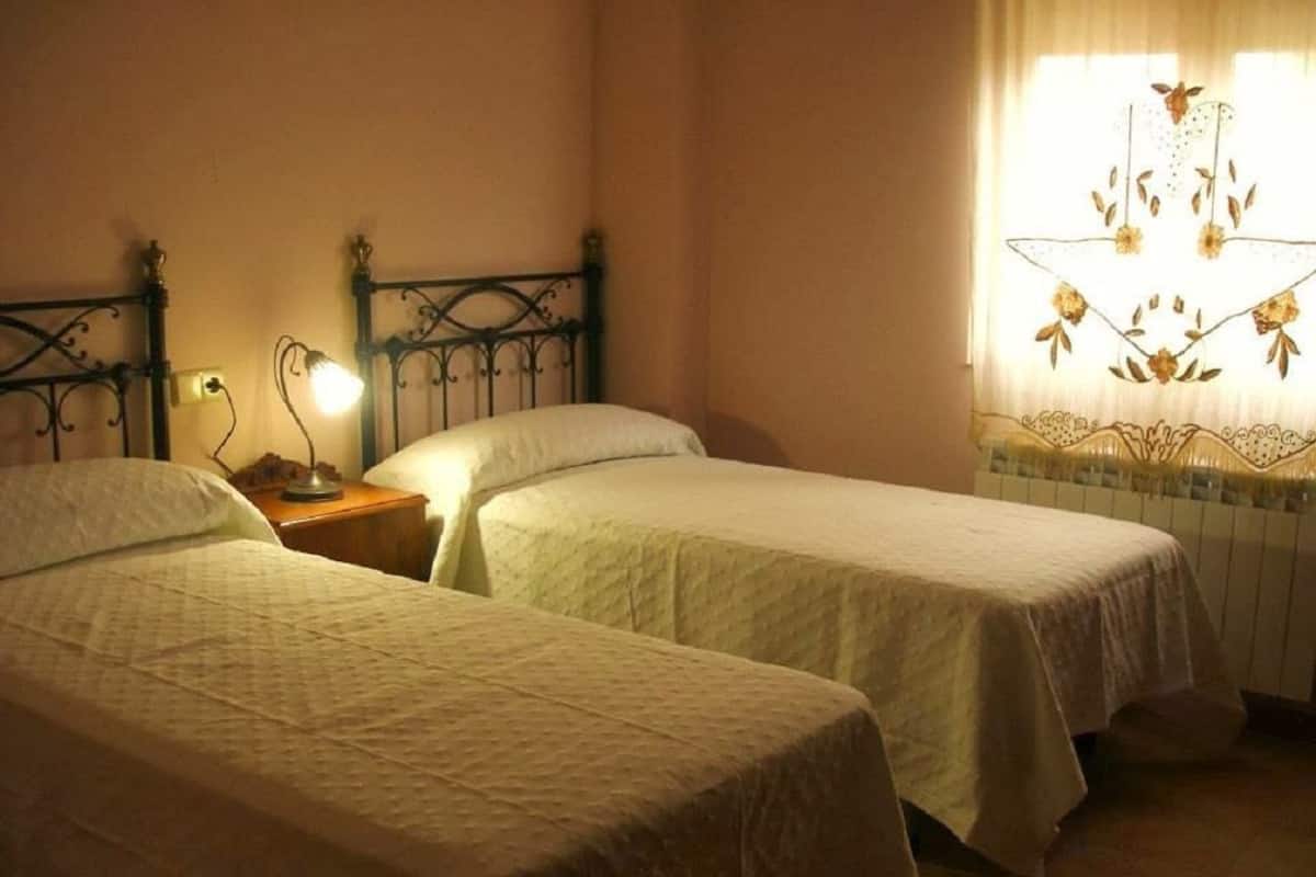 Doppel- oder Zweibettzimmer