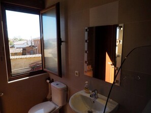 Kamar Double atau Twin | Kamar mandi | Shower