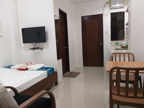 Deluxe Room | 5 bedrooms, desk, free WiFi, bed sheets