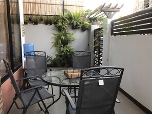 Deluxe Room | Lanai - Lighthouse Apartment and Guest Inn (Puerto Princesa)