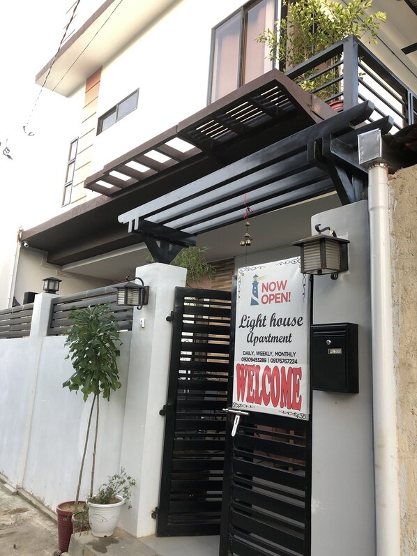 Deluxe Room | Street view - Lighthouse Apartment and Guest Inn (Puerto Princesa)