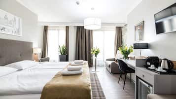 Deluxe-Doppel- oder -Zweibettzimmer, Nichtraucher | Wohnbereich | Flachbildfernseher