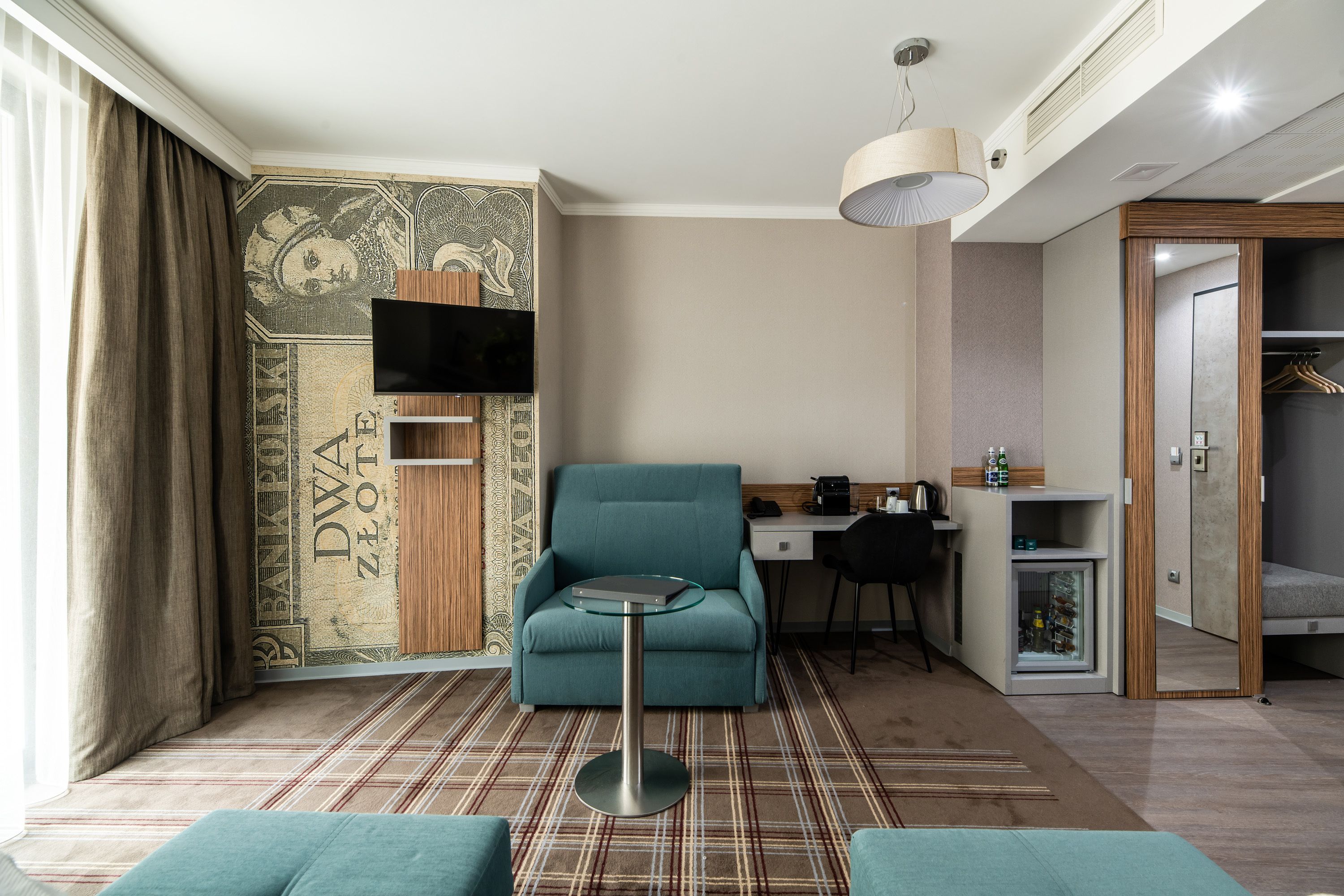 deluxe double or twin room, non smoking | living area | flat-screen tv