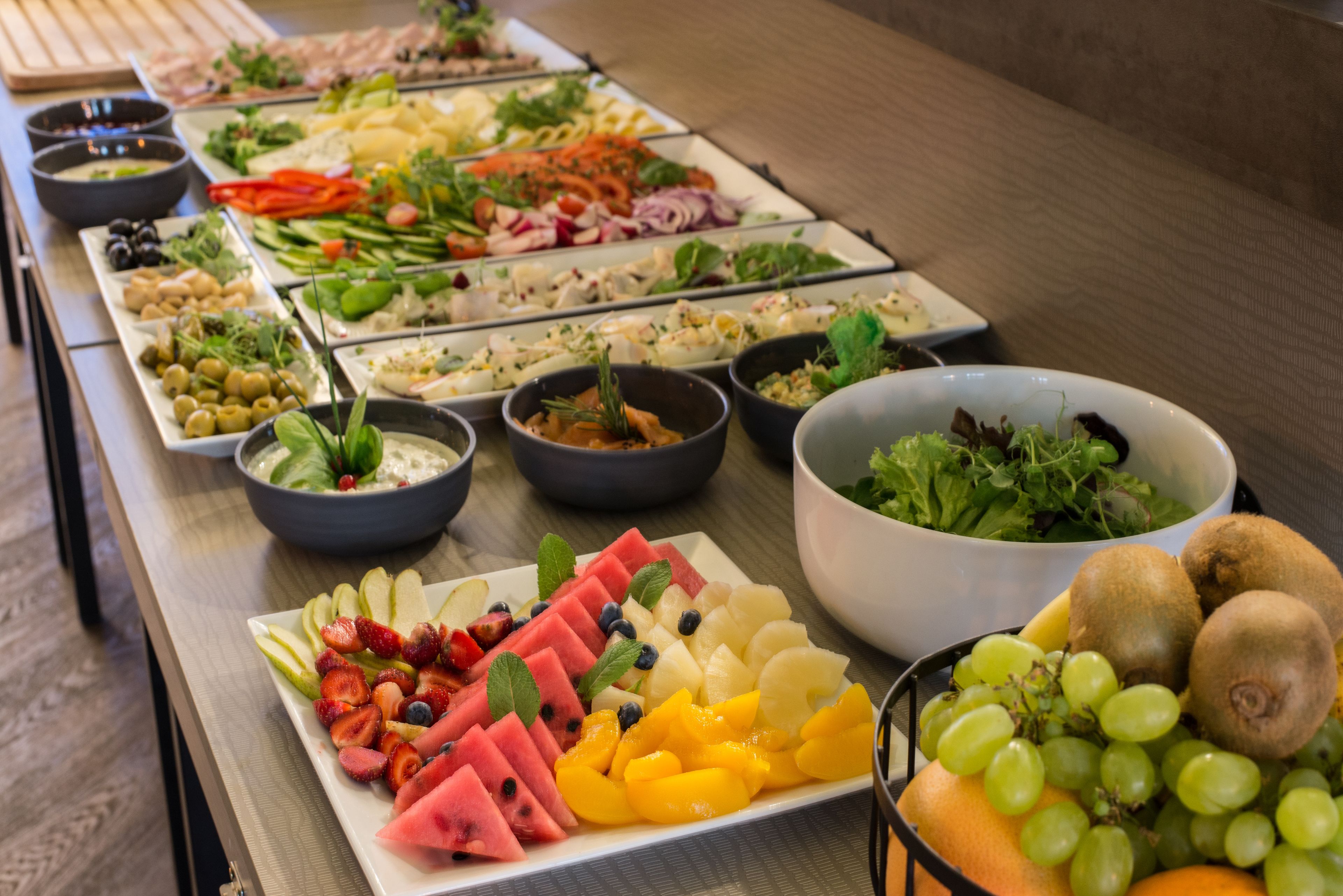 daily buffet breakfast (pln 70 per person)