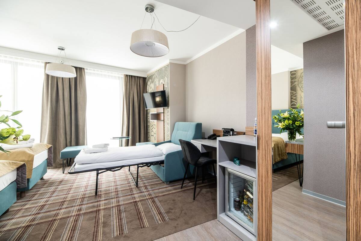 Deluxe Double or Twin Room, Non Smoking | In-room safe, desk, blackout drapes, soundproofing