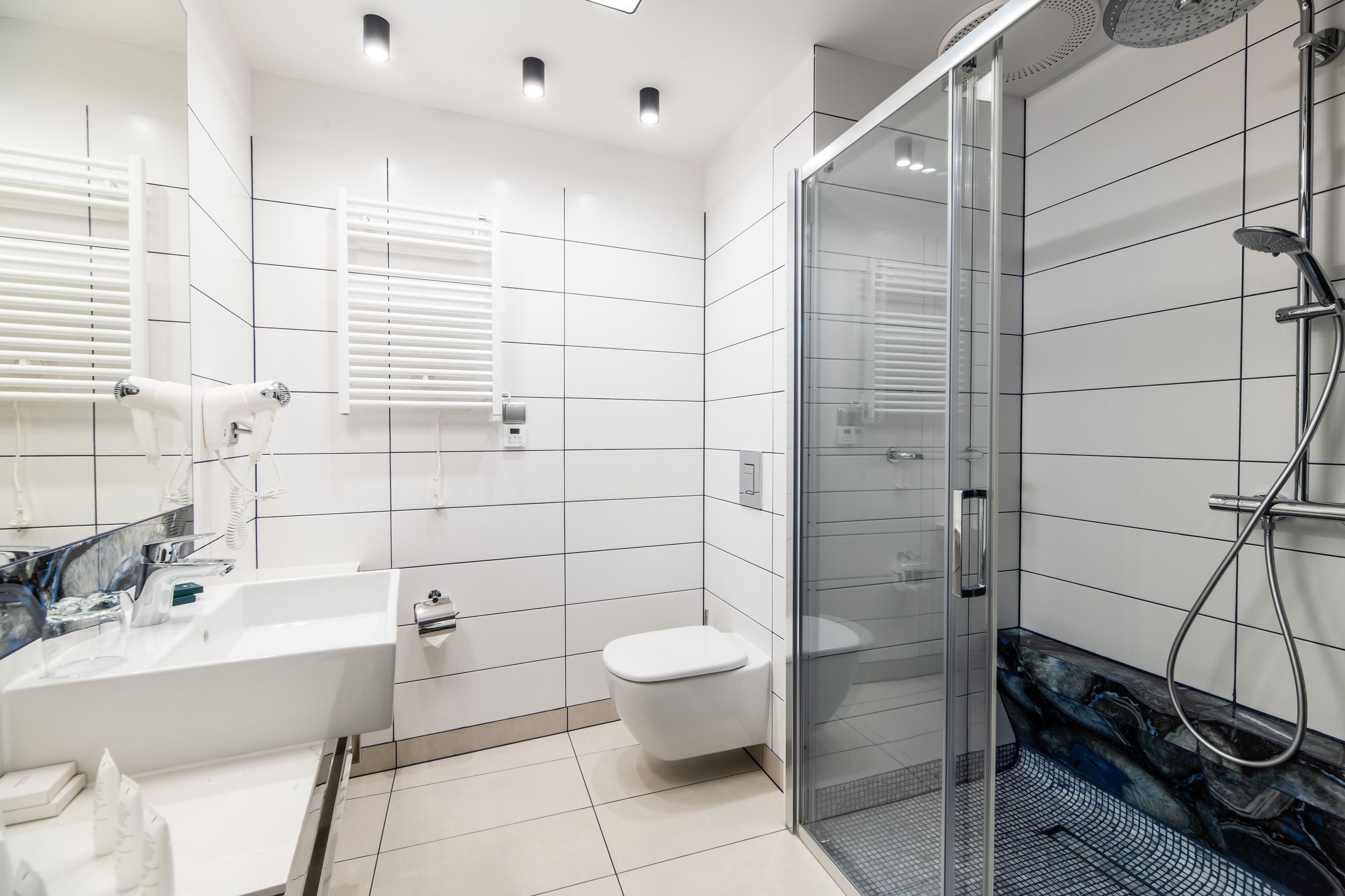 superior apartment | bathroom | shower, free toiletries, hair dryer, slippers
