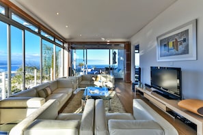 Luxury Apartment, 3 Bedrooms, Ocean View | Living area | Flat-screen TV, books - PENTHOUSE 230m2 ON THE SEA (Plettenberg Bay)