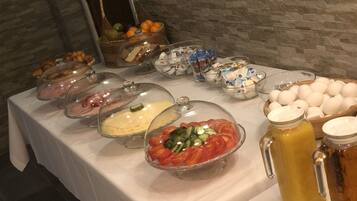 Serveert lunch en diner