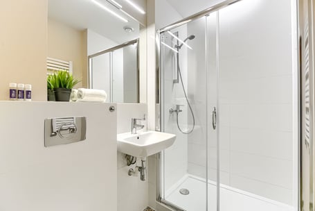 Superior Apartment, 1 Queen Bed with Sofa bed, Non Smoking | Bathroom. MARGI Joy Apartament