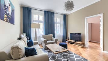 Superior Apartment, 1 Queen Bed with Sofa bed, Non Smoking | Living room | 40-inch flat-screen TV with cable channels, TV