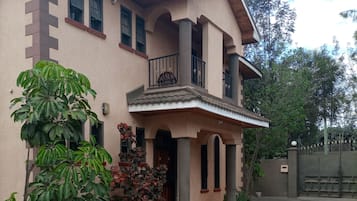 Façana frontal de l'allotjament