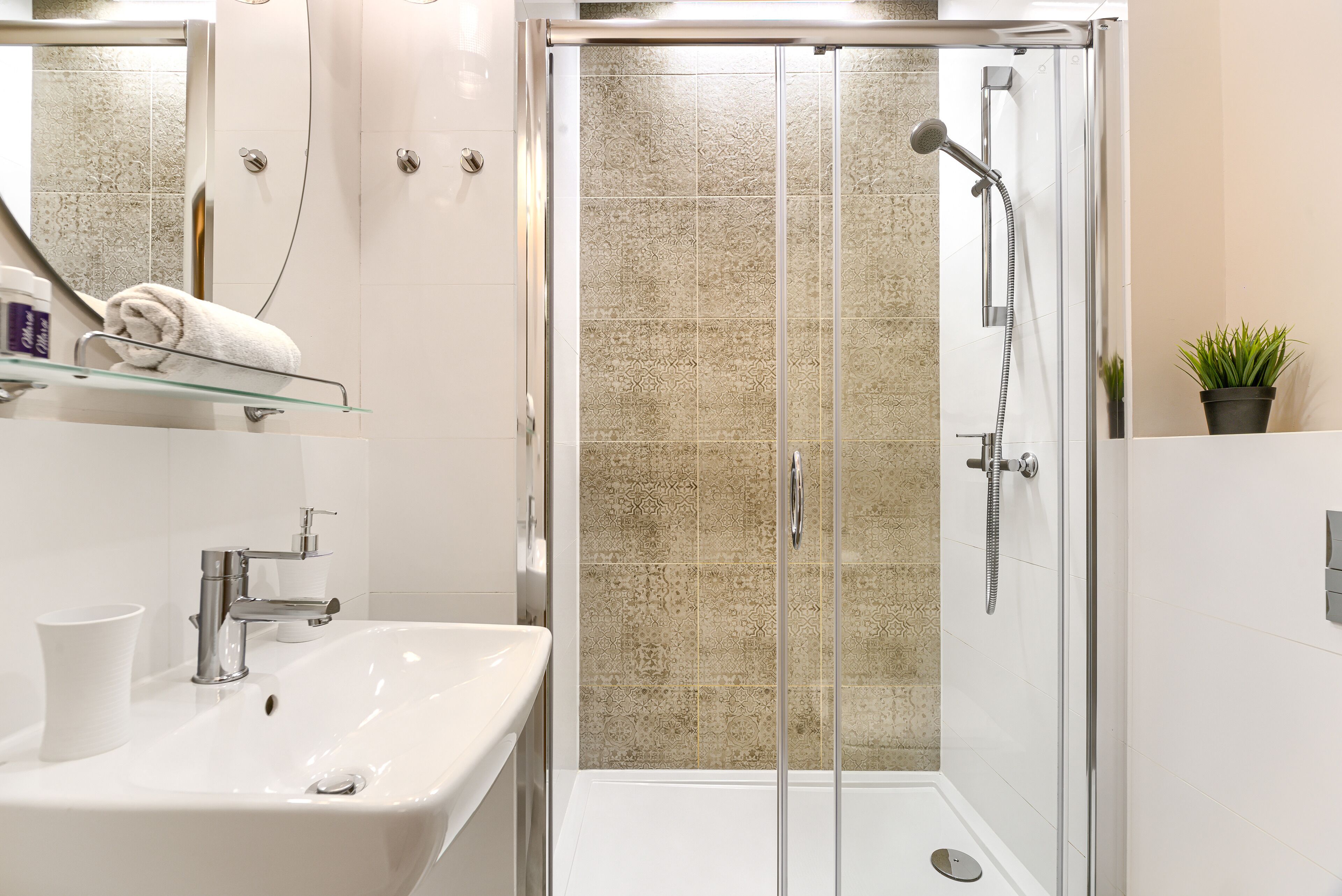 Căn hộ Superior, 1 giường đôi và sofa giường, không hút thuốc | Phòng tắm | Buồng tắm vòi sen, máy sấy tóc, khăn tắm 