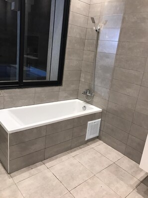 Vila, 3 quartos | Banheiro | Produtos de toalete grátis, secador de cabelo (mediante solicitação)