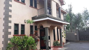 Mặt tiền nơi lưu trú
