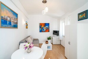 Apartment Vulicevic A2 (free private parking) | Living area | Flat-screen TV - Apartments Vulicevic (Dubrovnik)