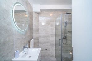 Apartment Vulicevic A1 (free private parking) | ห้องน้ำ | ฝักบัว, ผ้าเช็ดตัว