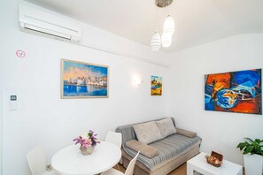 Apartment Vulicevic A2 (free private parking) | Área de estar | TV de tela plana