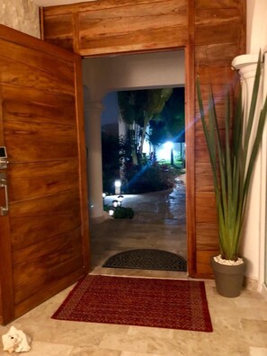 Interior - Oceanfront Villa with pool, Puerto Morelos.
(Puerto Morelos)