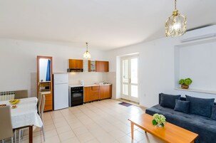Apartment (Apartments Dubrovnik Airport - Two Be) | Living room | Flat-screen TV