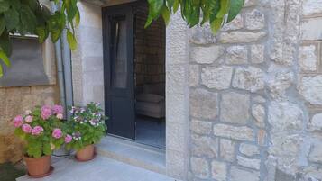 Apartment (Apartments Dubrovnik Airport - Two Be) | Terrace/patio