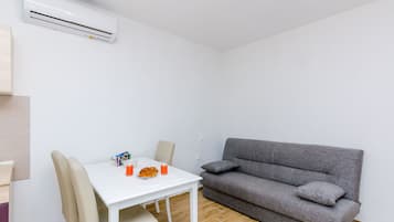 Studio (Apartments Dubrovnik Airport - Studio) | Dining room