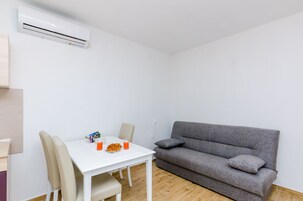Studio (Apartments Dubrovnik Airport - Studio) | Dining room