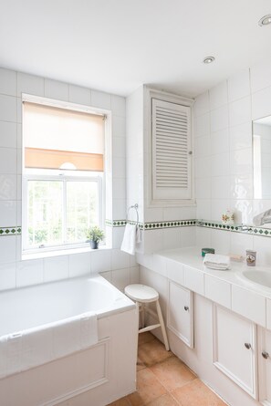 Apartment, 1 Double Bed | Bathroom