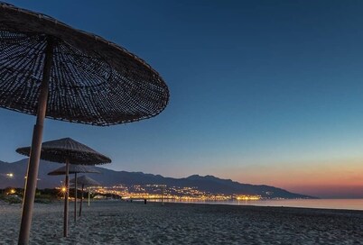 HOLIDAY 'THE WATERFRONT'