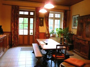 Tägliches inbegriffenes kontinentales Frühstück