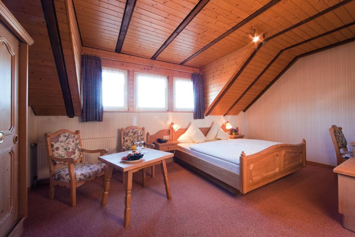Basic Double Room | Desk, WiFi (free), bed sheets