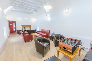 Living room - The Sail Loft - Hostel (Banff)