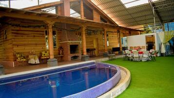 Piscina interna, piscina externa