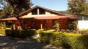 Individually decorated, desk, iron/ironing board, free WiFi - Green Resort (San Martín Jilotepeque)