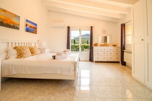 4 chambres, fer et planche à repasser, Wi-Fi gratuit, draps fournis