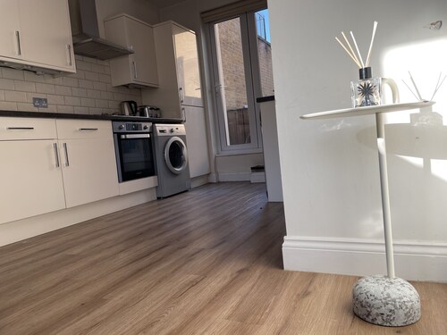Charming Camden Split level home in Central London