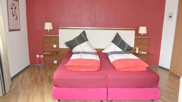 Apartment | Blackout curtains, soundproofing, free WiFi, bed sheets