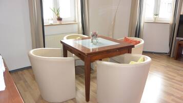 Flat-screen TV, fireplace