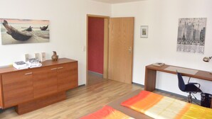 Apartment | Living area | Flat-screen TV, fireplace - Auerbachskeller (Plauen)